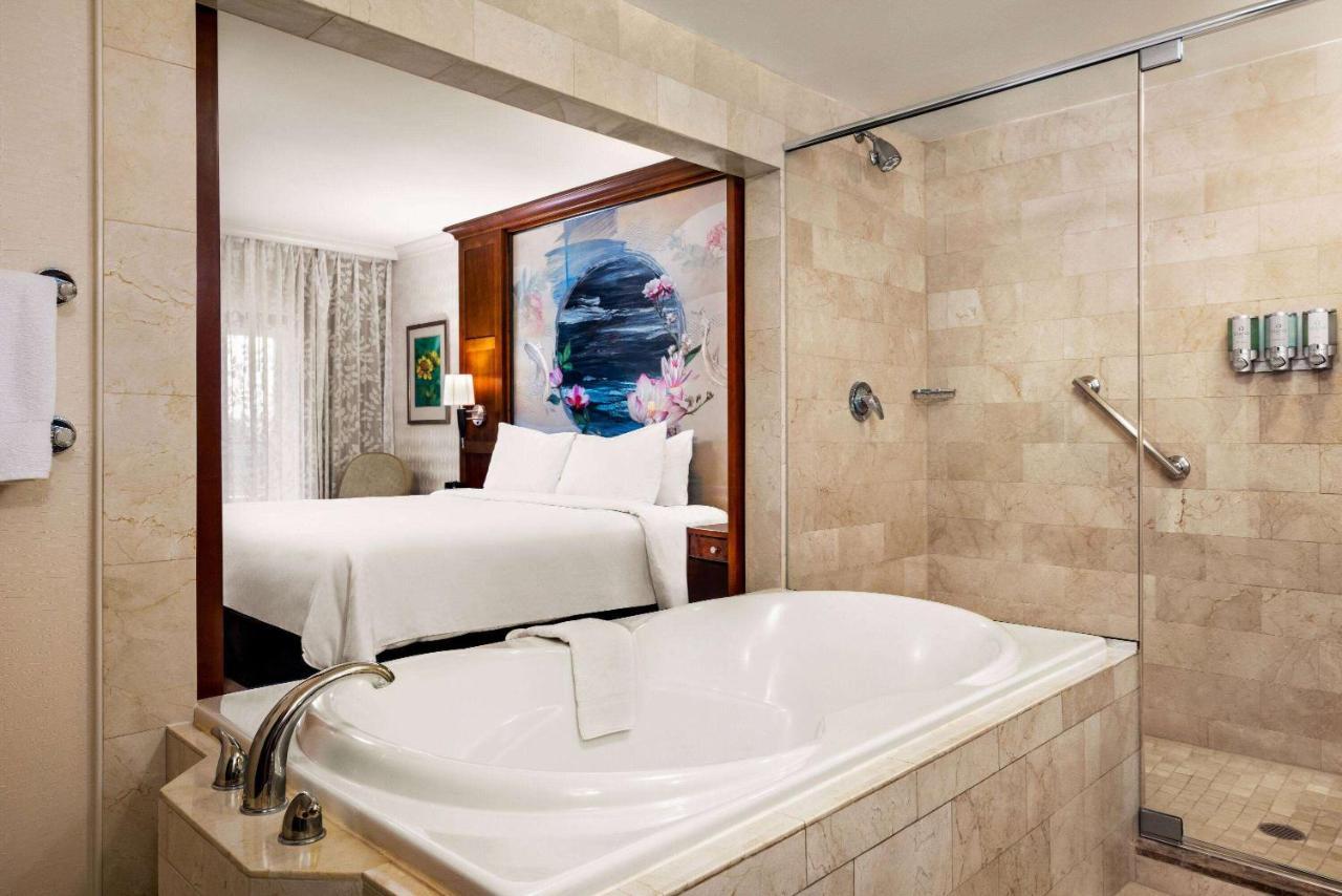 Viana Hotel And Spa, Trademark Collection By Wyndham Westbury Dış mekan fotoğraf