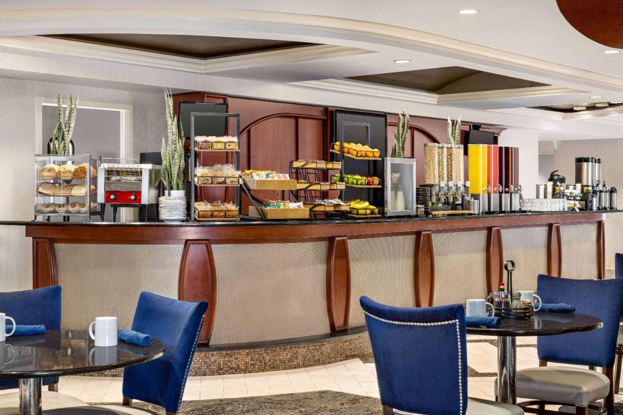 Viana Hotel And Spa, Trademark Collection By Wyndham Westbury Dış mekan fotoğraf